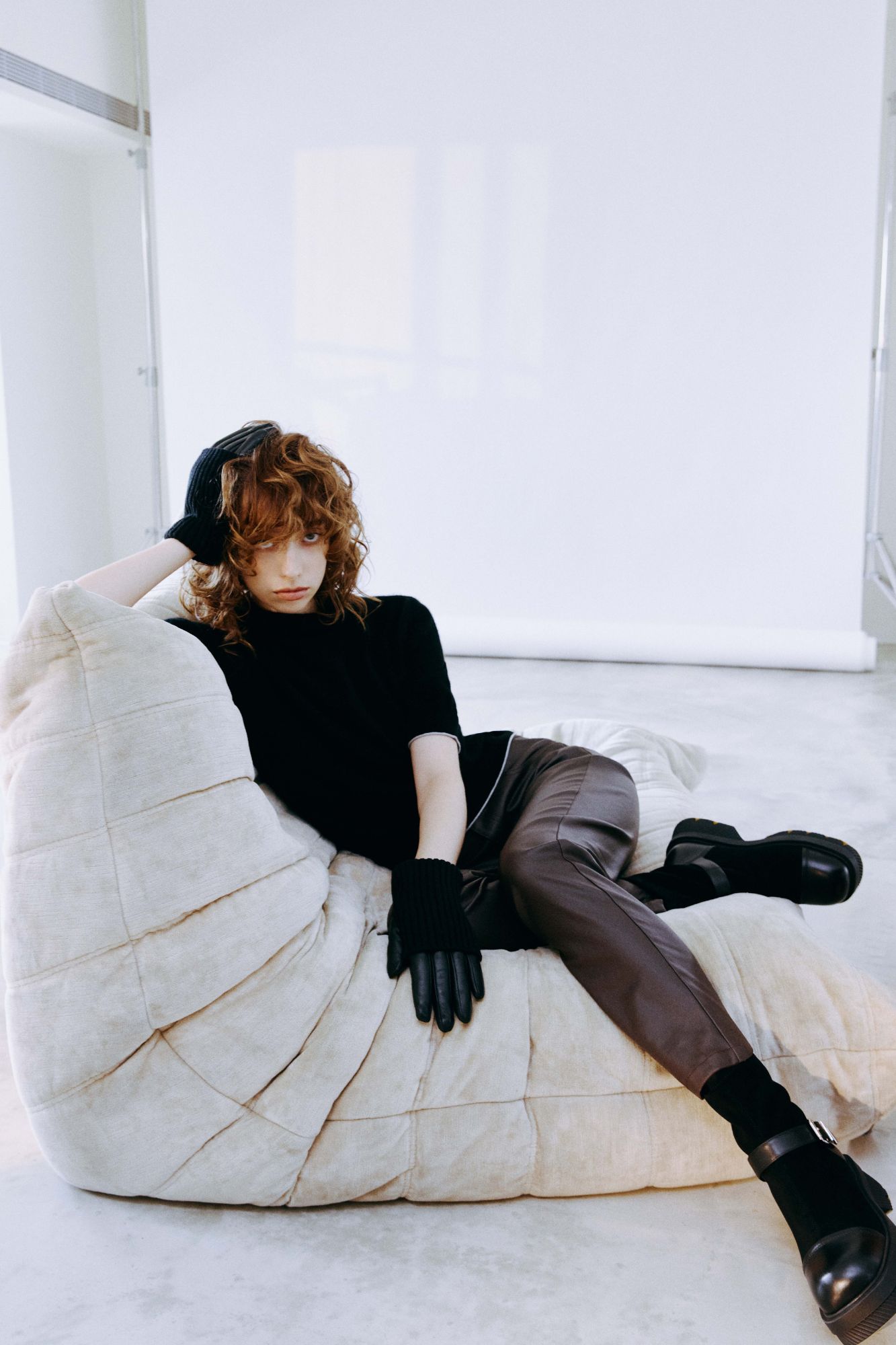 長腿曲線異材質拼接彈力牛皮靴